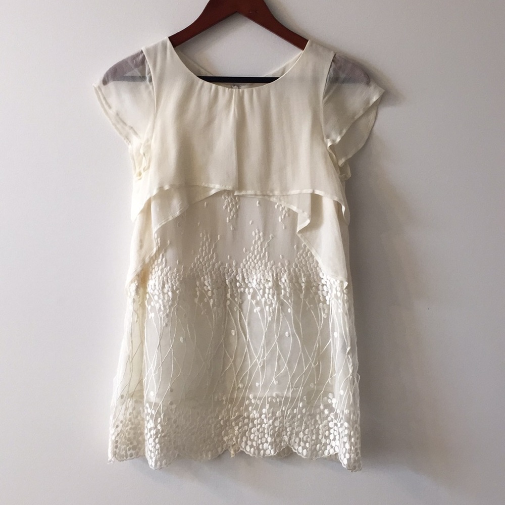 Gorgeous lace, white top by Blue Tassel XS